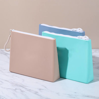 Zachte en duurzame siliconen cosmetische zak aangepaste kleur voor on-the-go make-up