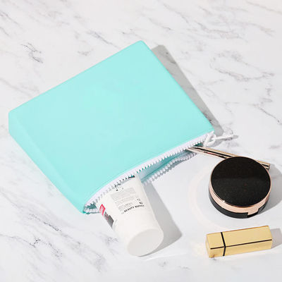 Zachte en duurzame siliconen cosmetische zak aangepaste kleur voor on-the-go make-up