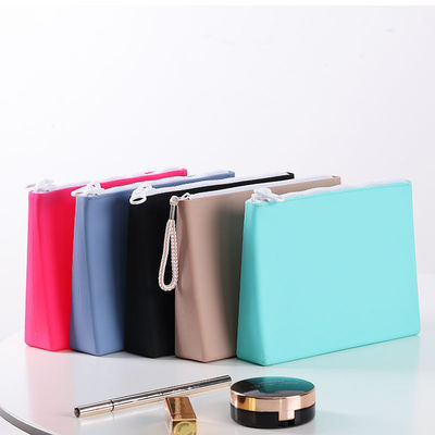 Zachte en duurzame siliconen cosmetische zak aangepaste kleur voor on-the-go make-up