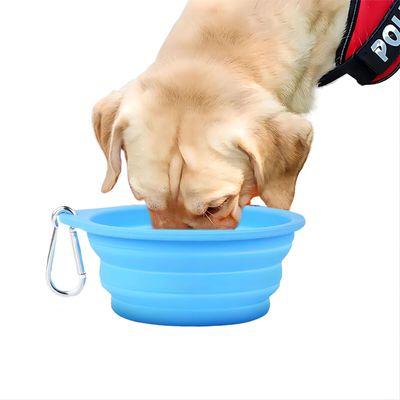 Reizigersvriendelijke silikoon pet bowl voor slow food en drinkwater op avonturen in de buitenlucht