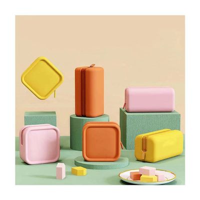 Gepersonaliseerde kleur siliconen cosmetische zak voor trendy en draagbare make-up opslag