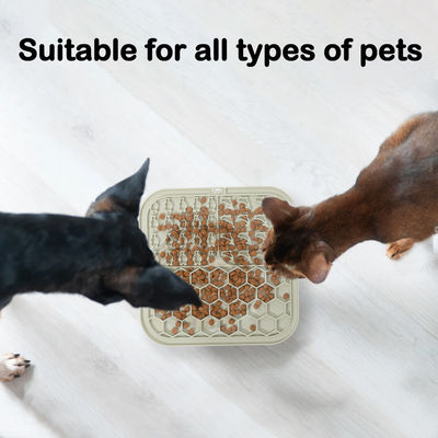 Silikone Pet Lick Pad Slow Feeder Licking Mat voor honden/katten Op maat gemaakte angstverlichting