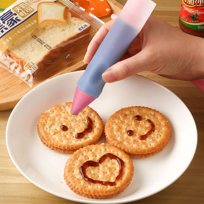 Versier koekjes en gebakjes moeiteloos met deze siliconen koekpen van 14,5*2,3 cm