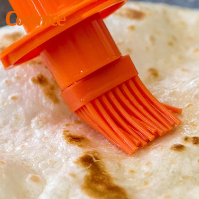 Handige gereedschappen Siliconefles en olieborstel voor het koken